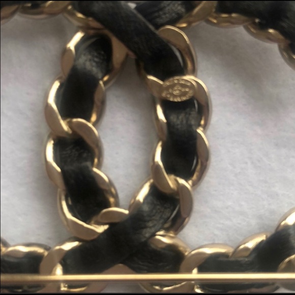 CHANEL BROOCH - Picture 4 of 9